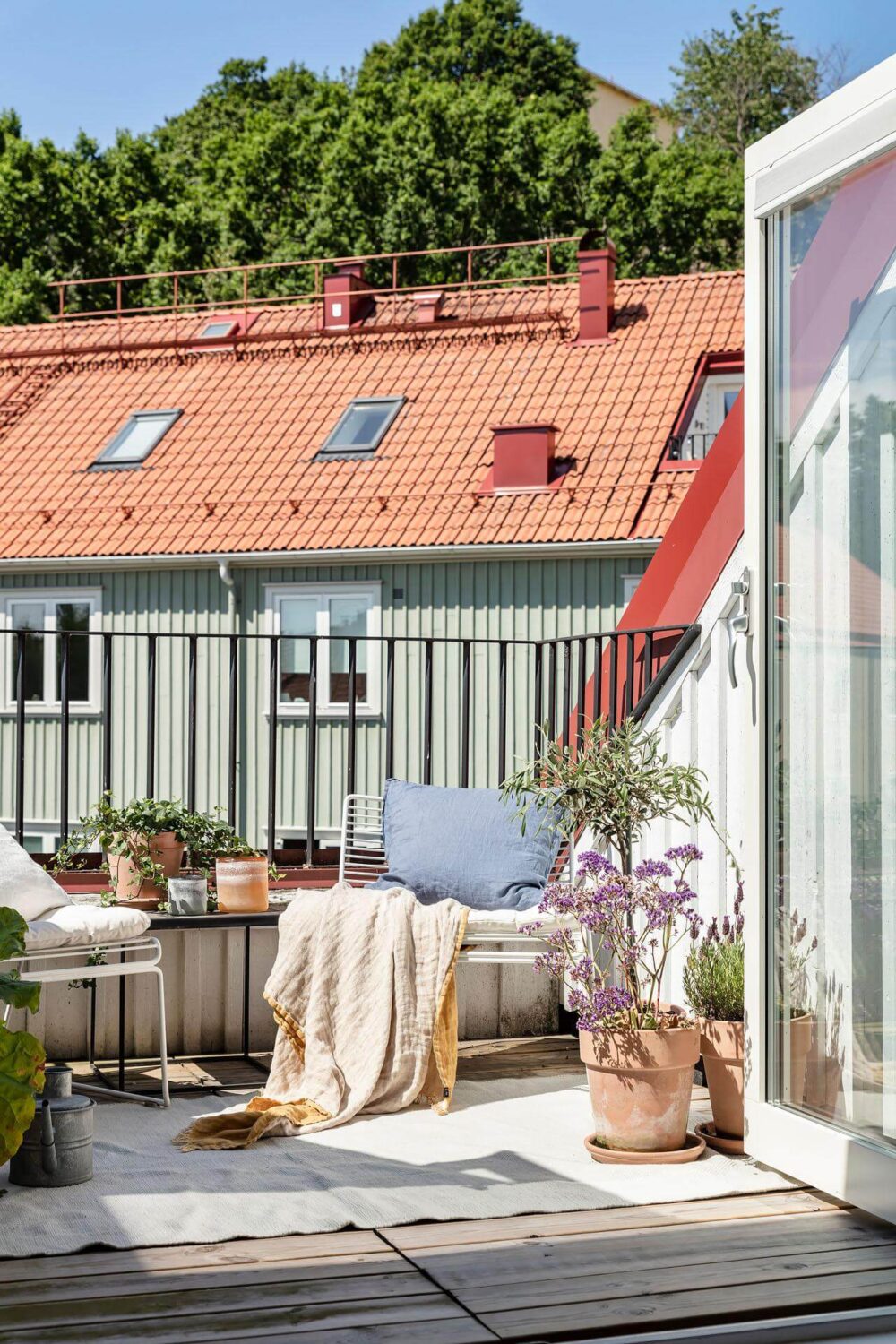balcony-attic-apartment-sweden-nordroom