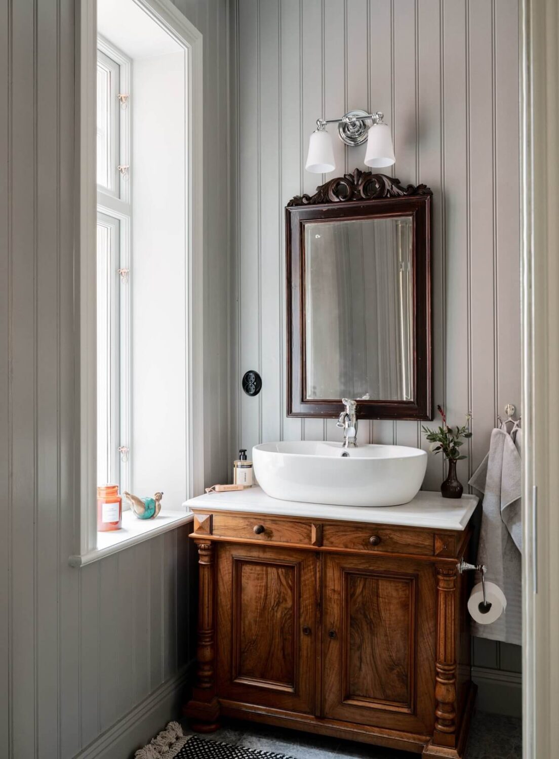 bathroom-antique-vanity-villa-sweden-nordroom