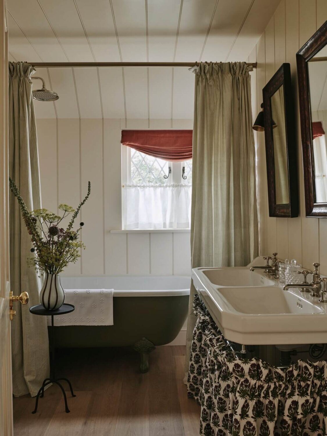 bathroom-freestanding-bath-green-english-cottage-nordroom