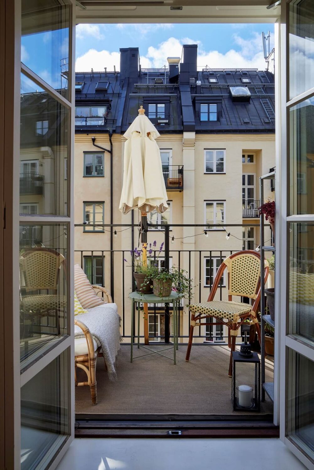 bedroom-balcony-overlooking-courtyard-stockholm-nordroom