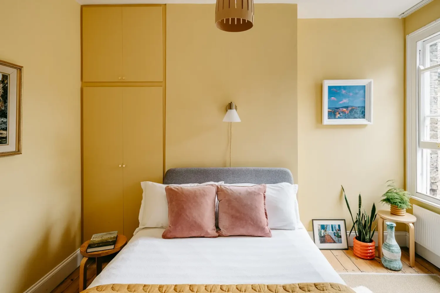 bedroom-farrow-ball-yellow-groud-walls-nordroom