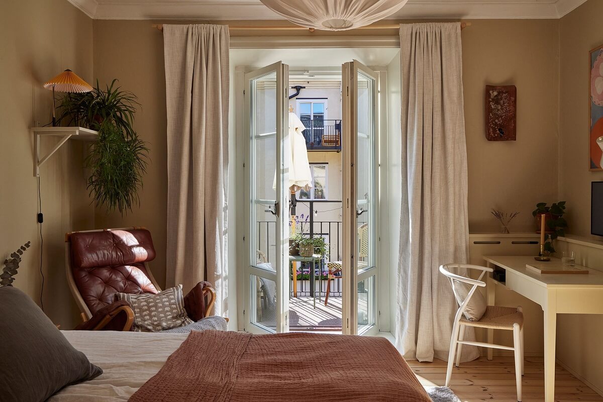 bedroom-home-office-balcony-warm-beige-green-walls-nordroom