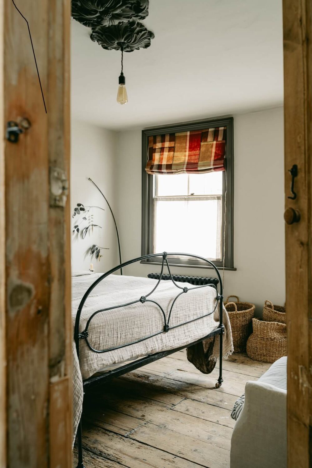 bedroom-rustic-wooden-floorboards-nordroom