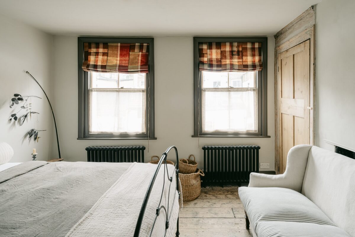 bedroom-wooden-floor-sash-windows-nordroom