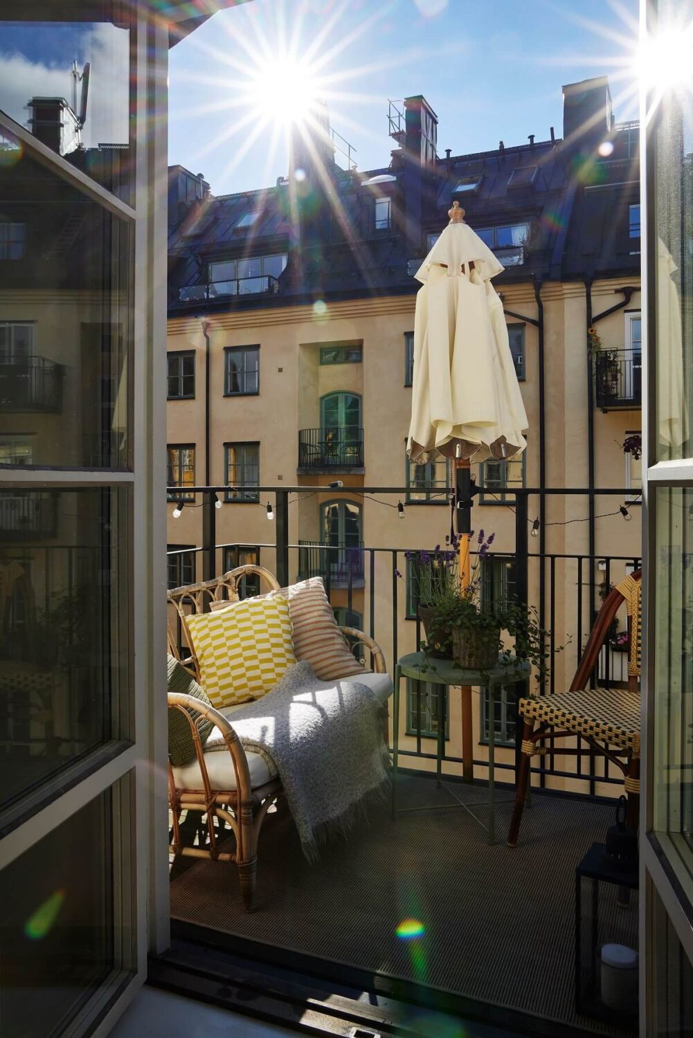 courtyard-balcony-small-stockholm-apartment-nordroom