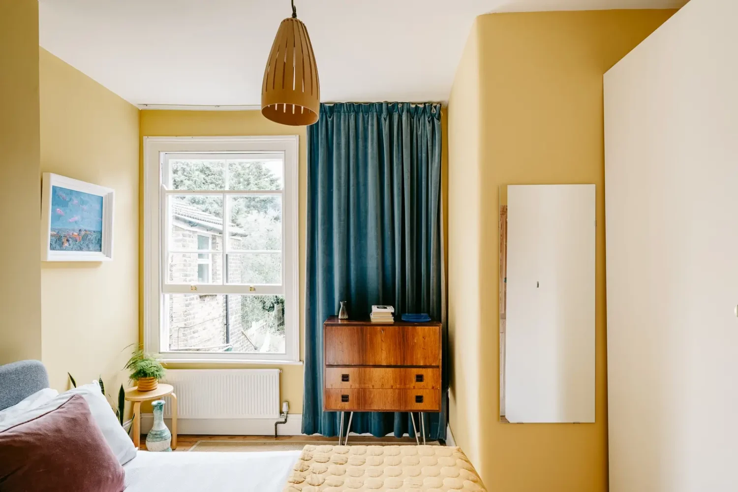 farrow-ball-yellow-groud-wall-color-bedroom-blue-curtains-nordroom