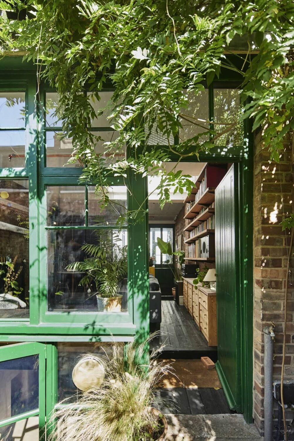 garden-entry-apartment-former-workshop-london-nordroom