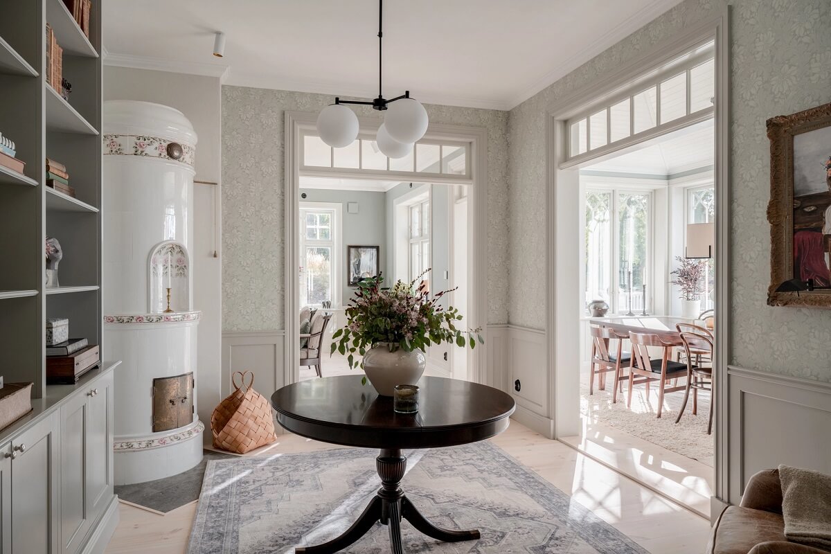 hallway-foyer-round-table-fireplace-luxurious-villa-nordroom