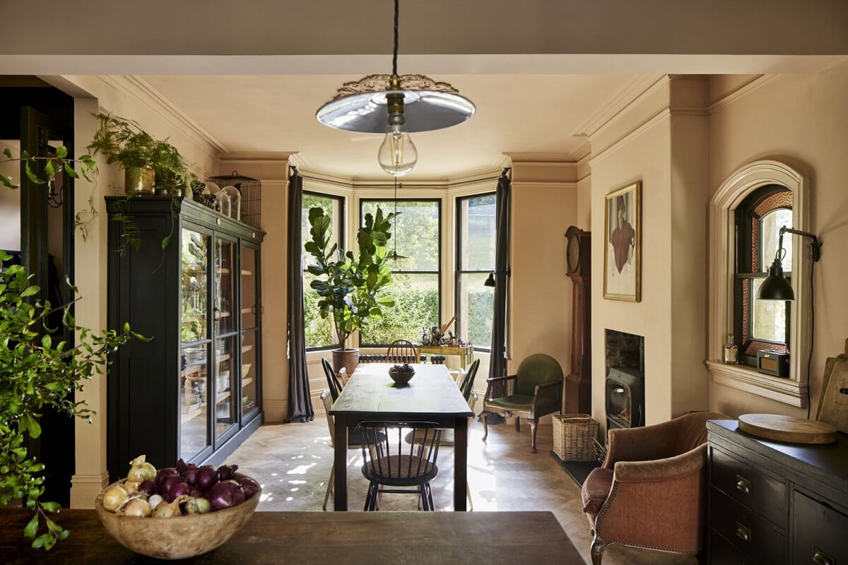 kitchen-dining-room-edward-bulmer-clove-wall-paint-bay-window-nordroom