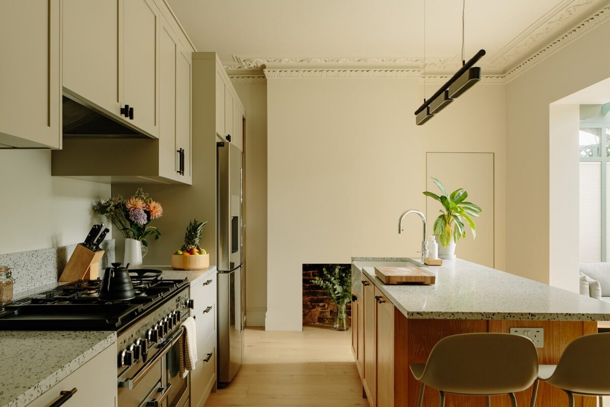 kitchen-gray-nakedkitchens-cabinets-strong-white-walls-nordroom