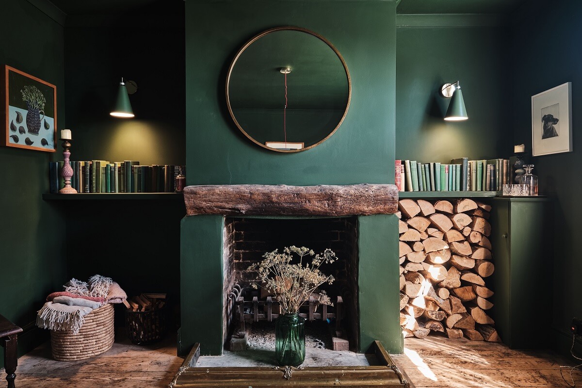 moody-dark-green-sitting-room-english-cottage-nordroom