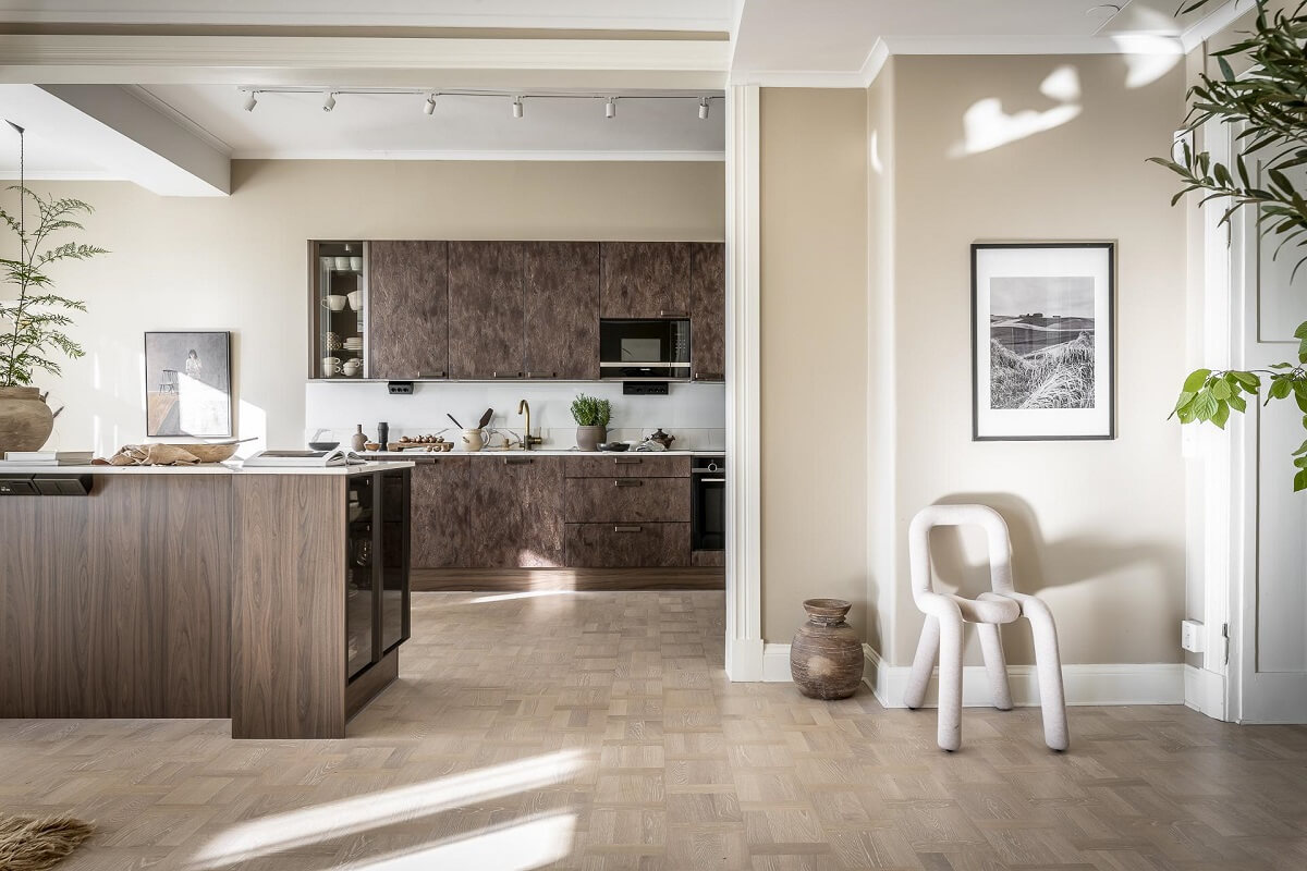 open-plan-kitchen-beige-walls-nordroom