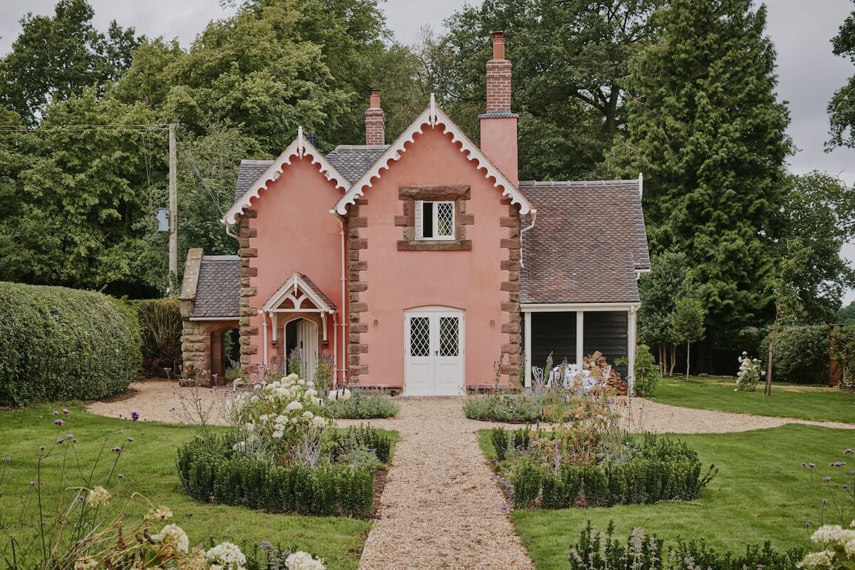 pink-english-cottage-airbnb-rental-nordroom