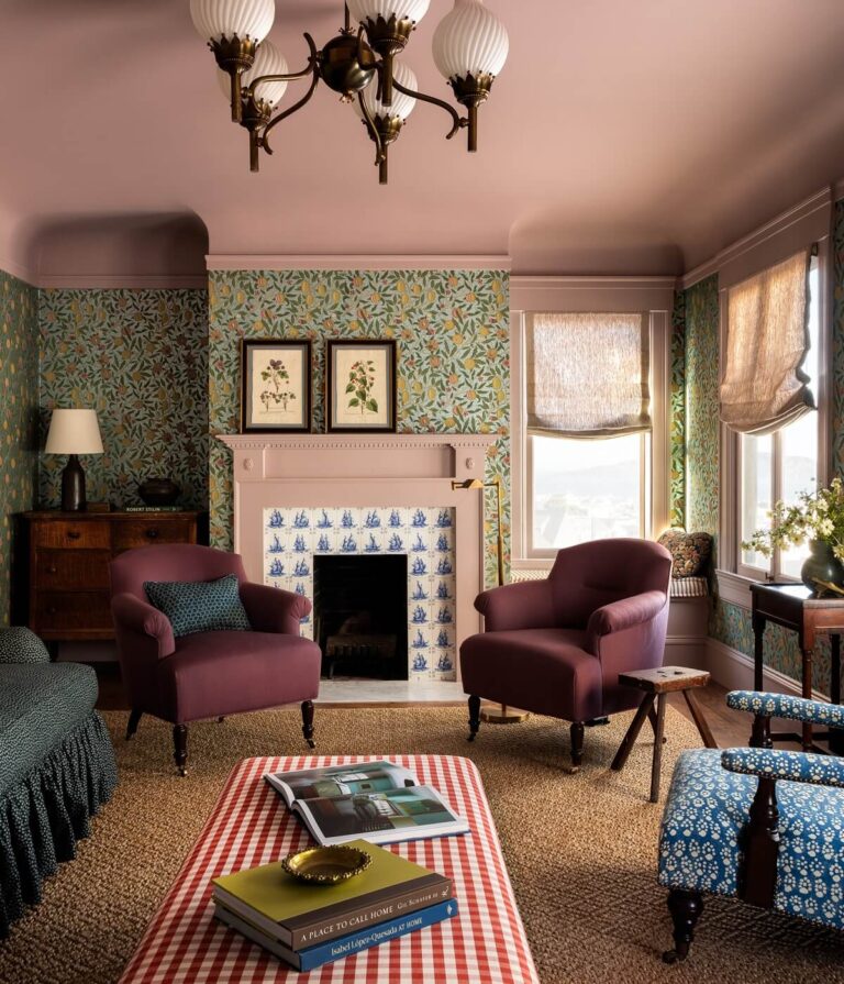 sitting-room-mauve-pink-painted-ceiling-william-morris-wallpaper-nordroom
