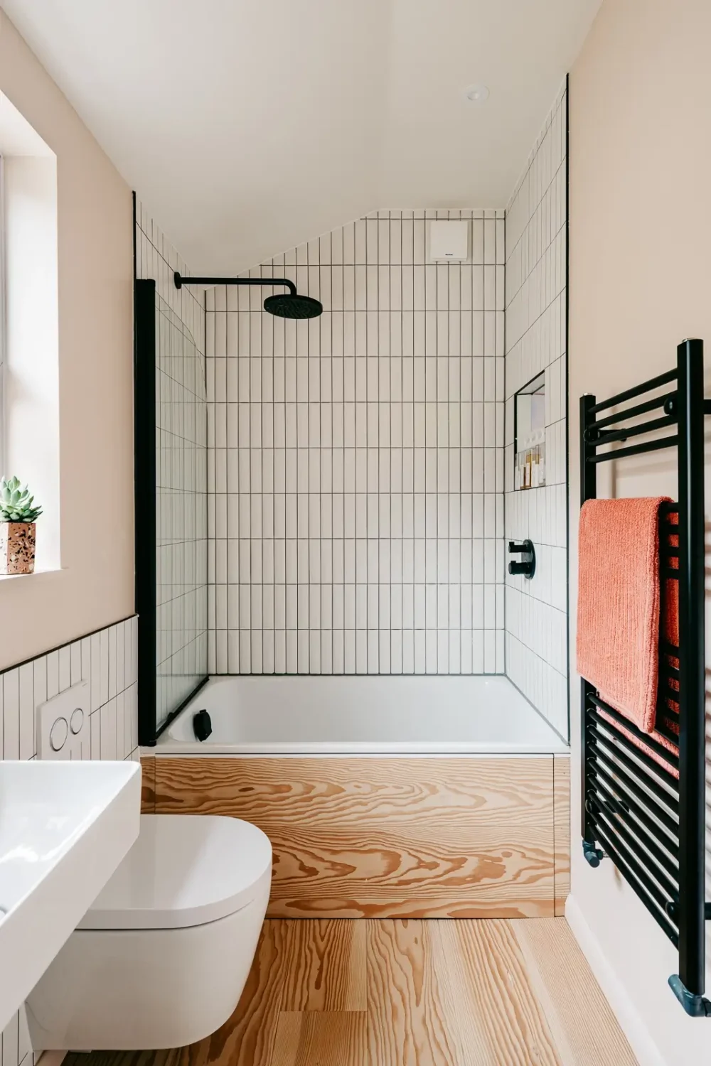 small-bathroom-douglas-fir-floor-black-fittings-nordroom