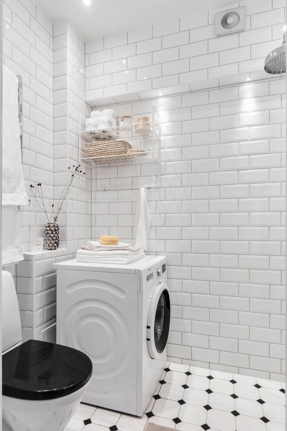 small-bathroom-white-tiles-nordroom (2)