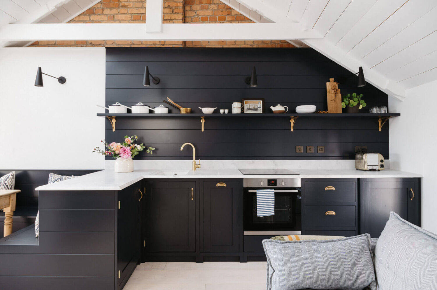 small-living-space-black-kitchen-shelf-nordroom