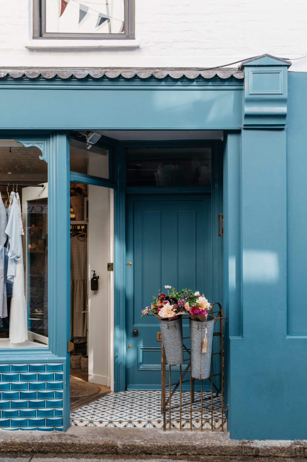vibrant-blue-doorway-cornwall-nordroom