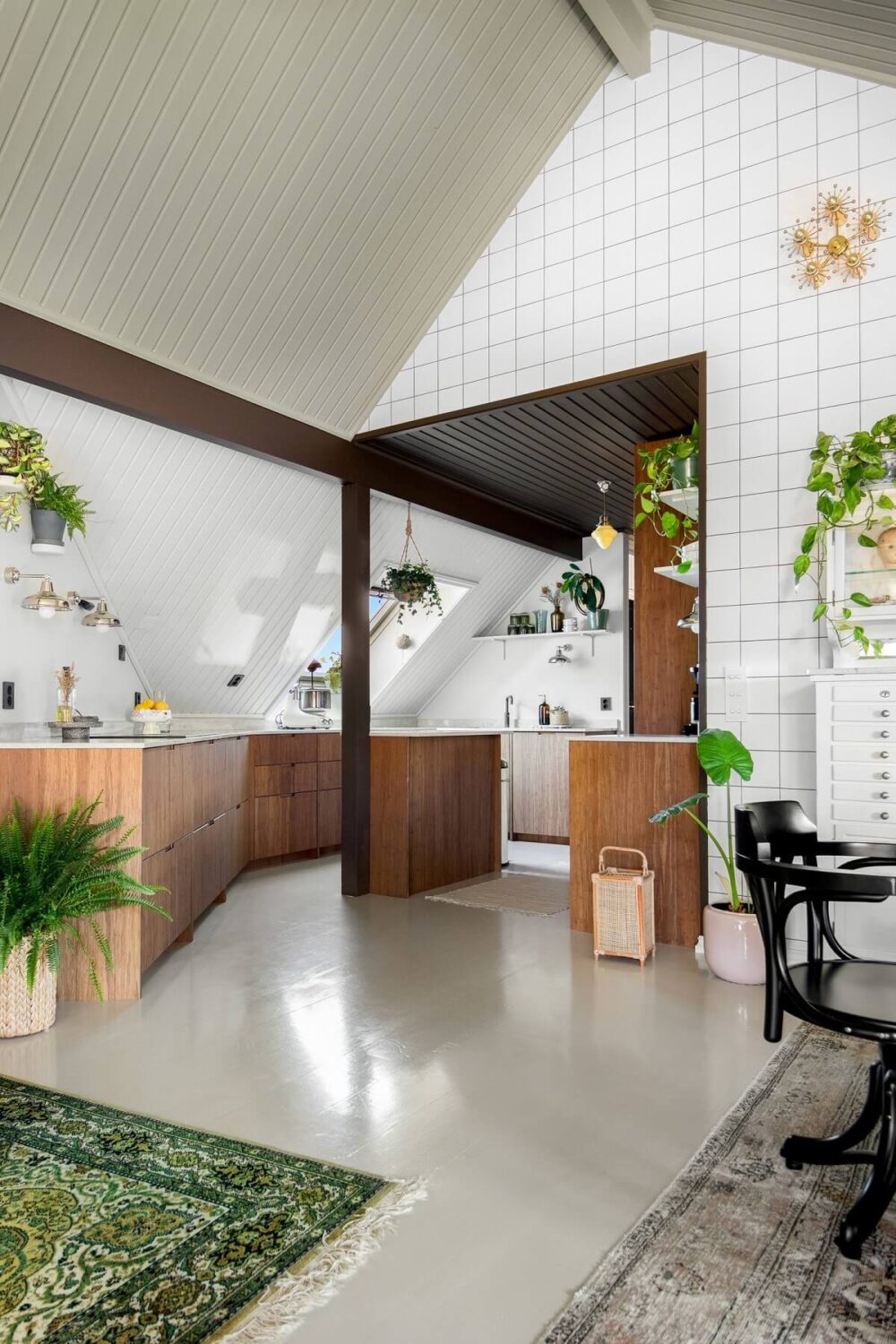 wooden-scandinavian-kitchen-tile-wall-nordroom