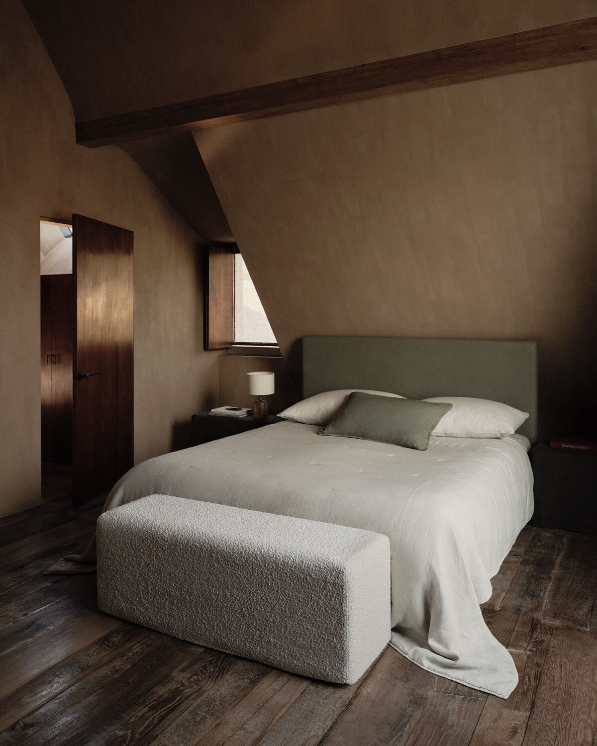 zara-home-autumn-bedroom-slanted-ceiling-nordroom