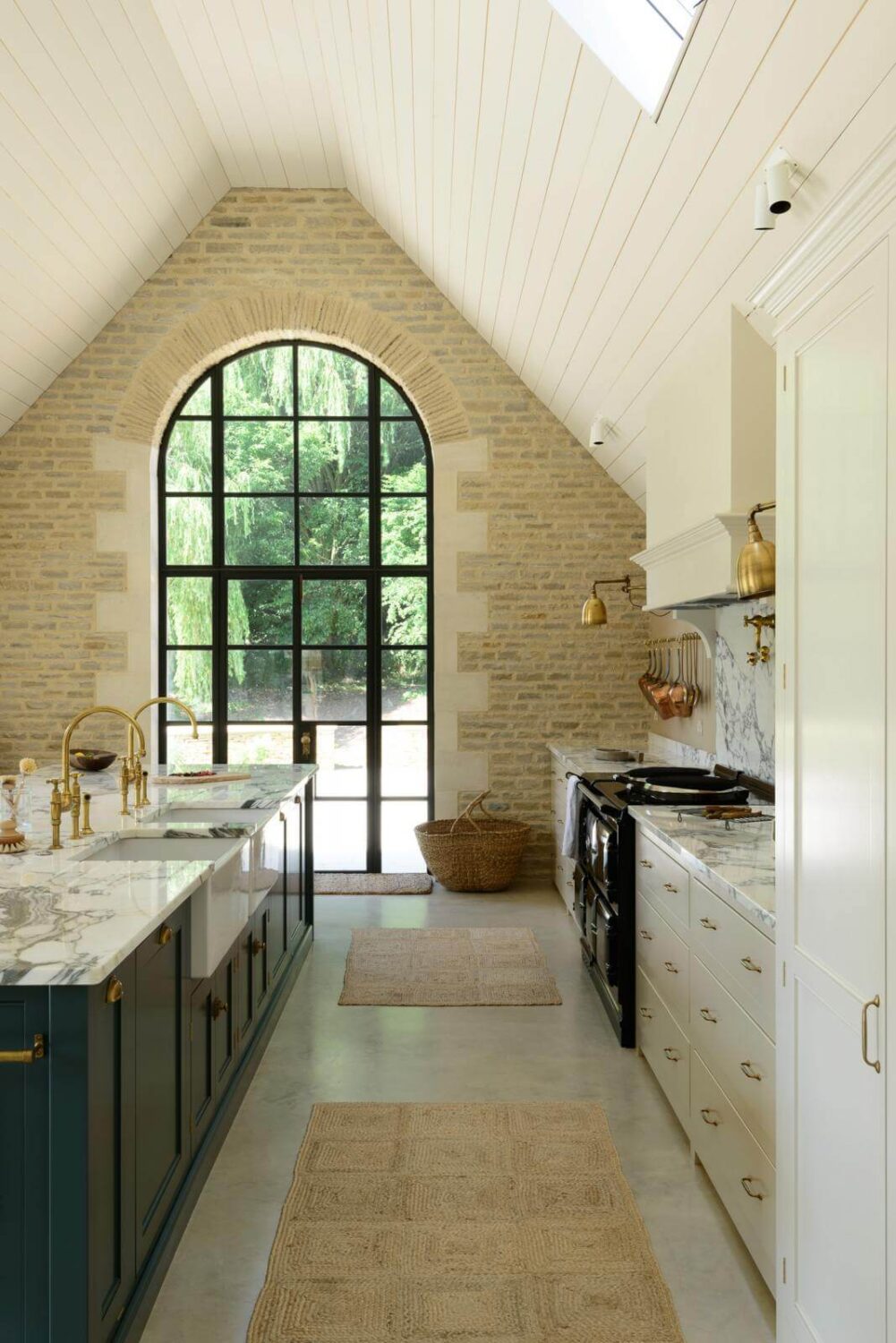 arched-window-concrete-floor-kitchen-nordroom