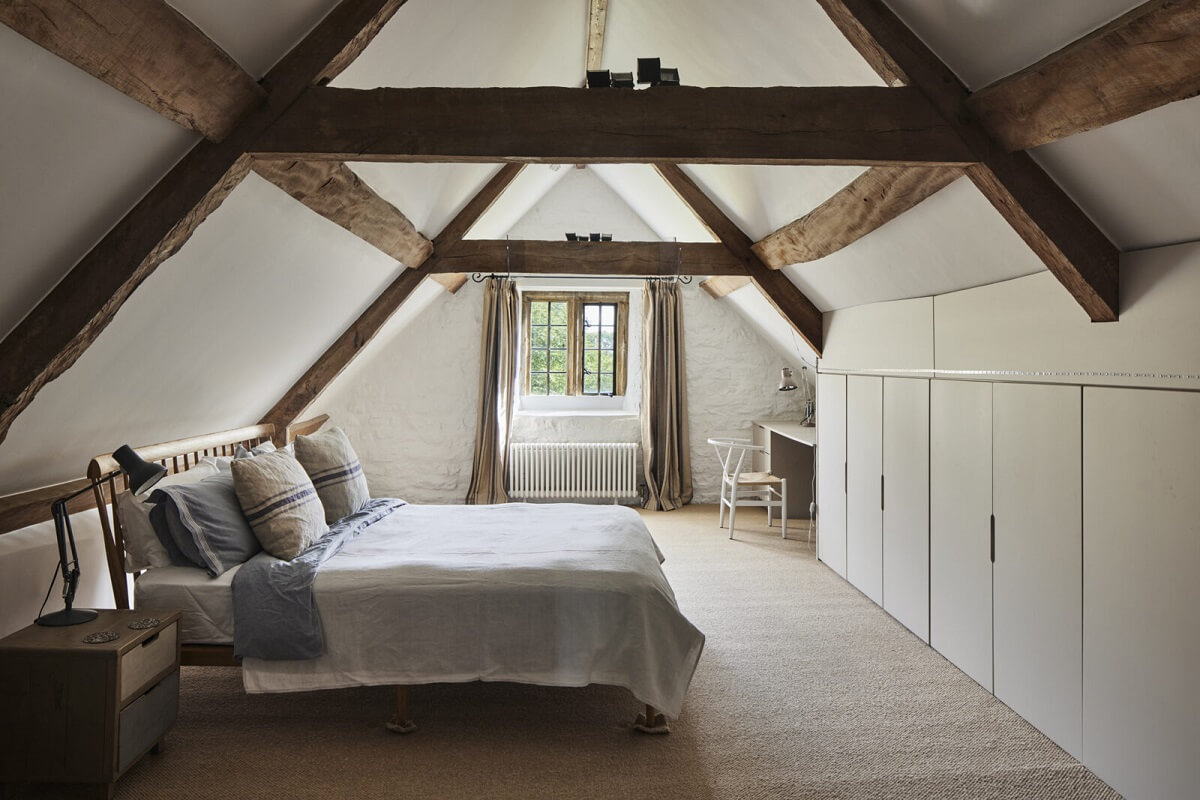 attic-bedroom-exposed-wooden-beams-nordroom