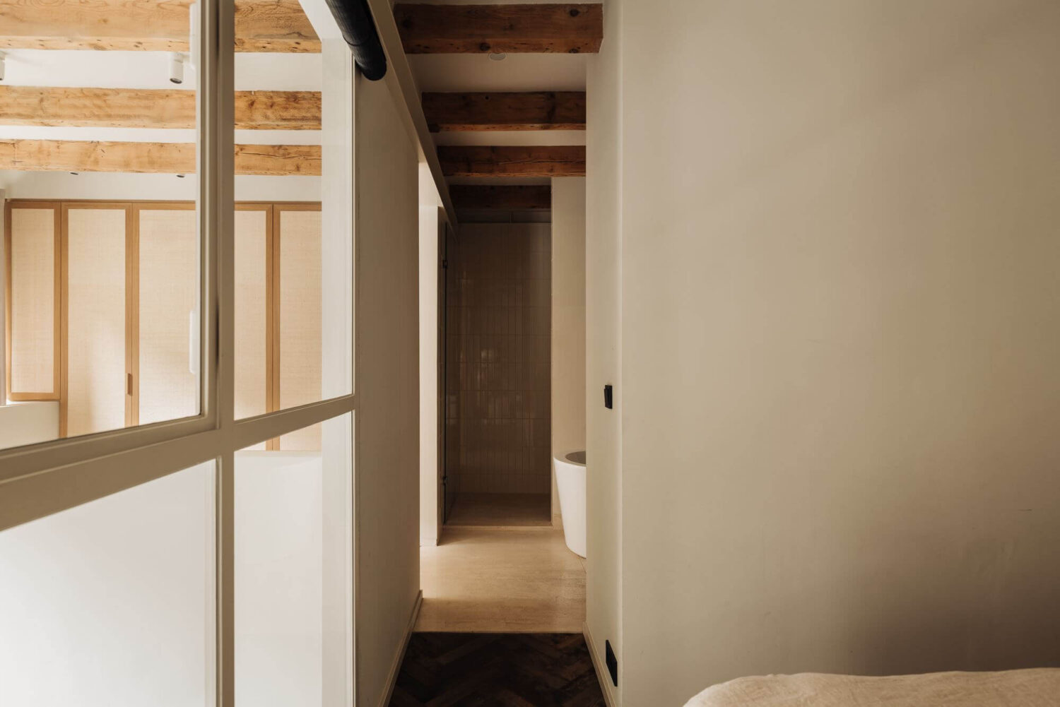 bedroom-ensuite-pocket-door-loft-nordroom
