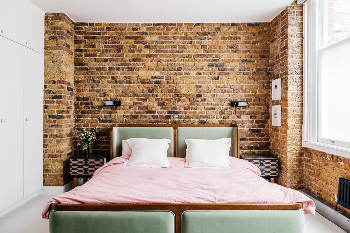 bedroom-green-bed-exposed-brick-walls-warehouse-apartment-london-nordroom