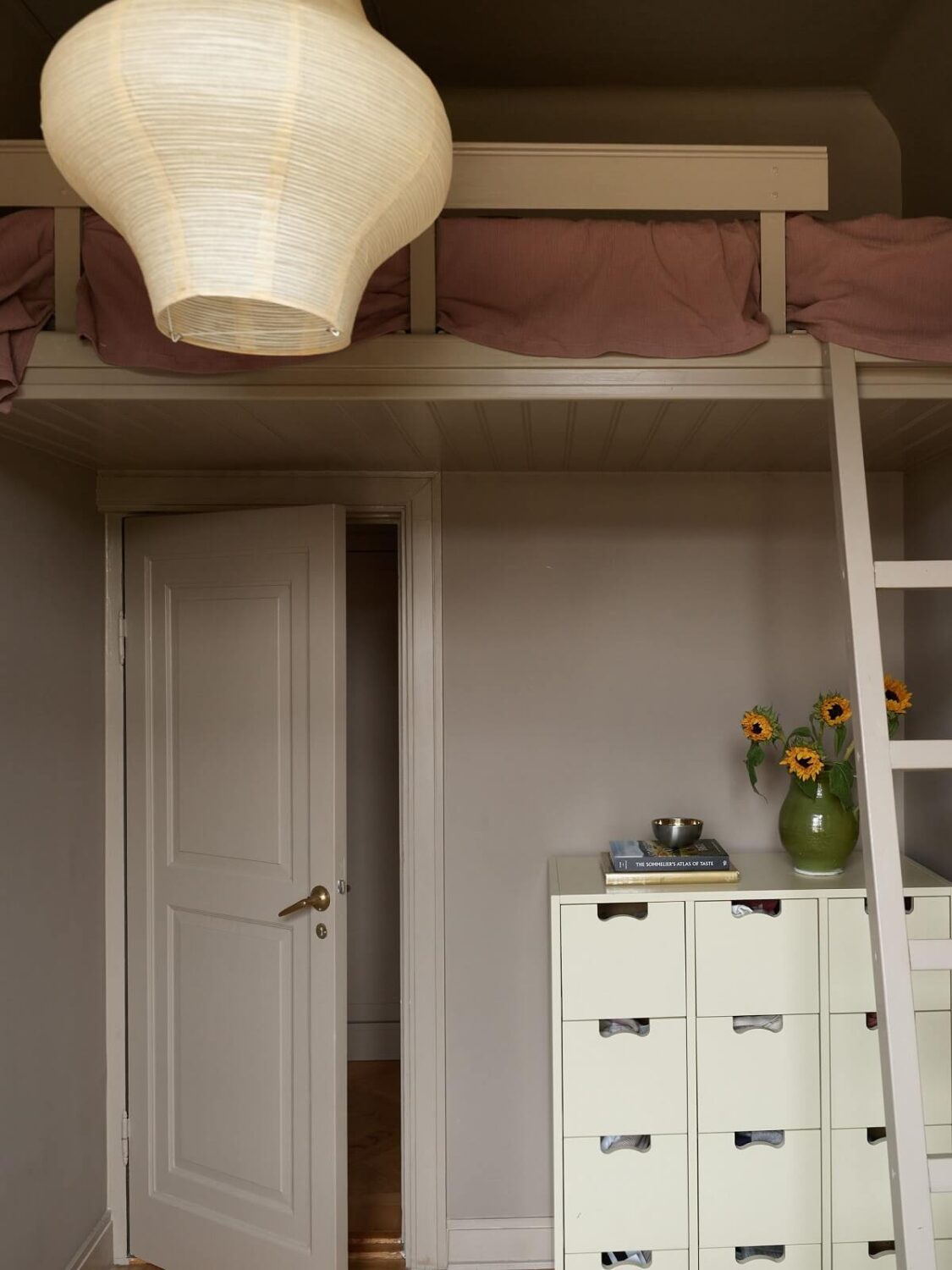 bedroom-loft-bed-light-brown-walls-nordroom