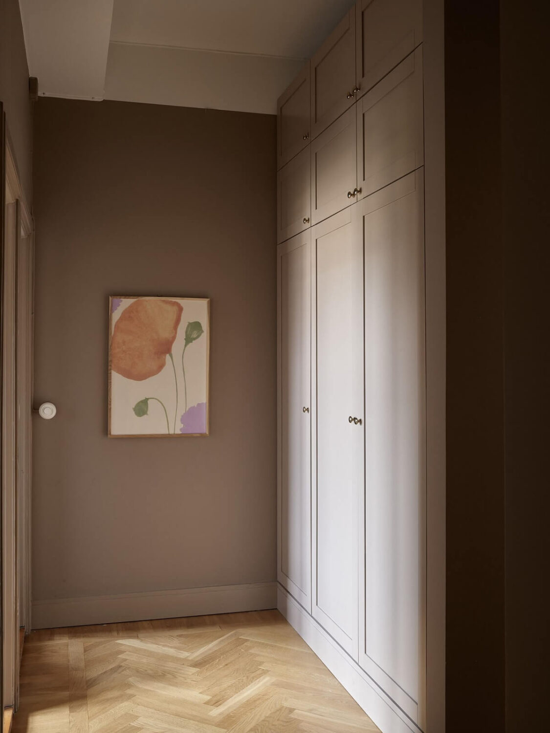 brown-hallway-built-in-wardrobes-nordroom