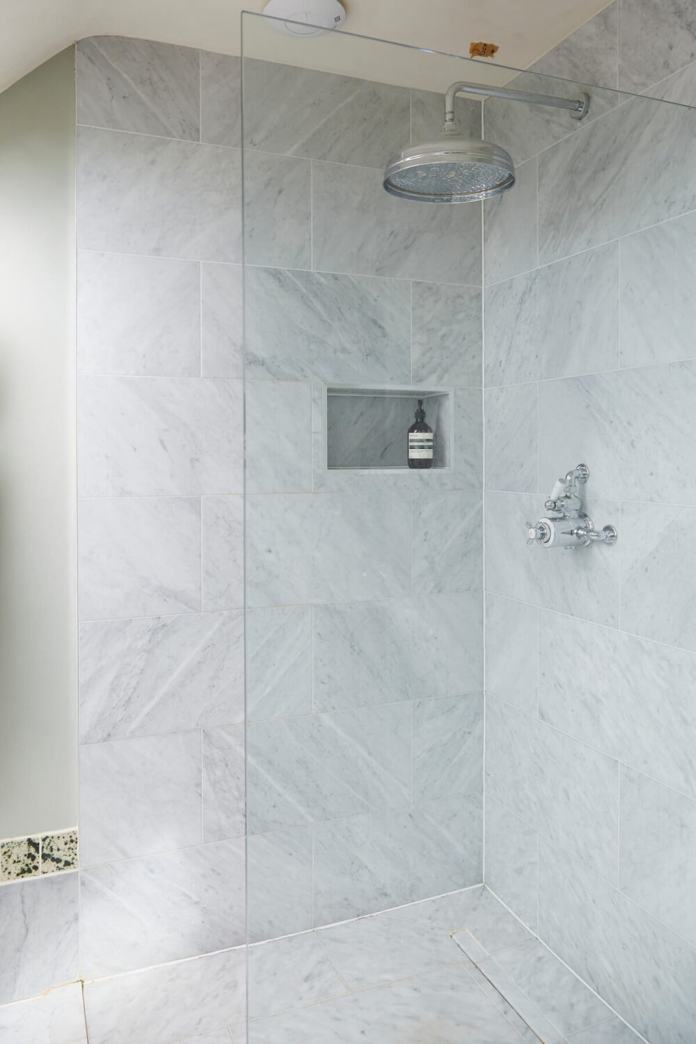 carrara-marble-walk-in-shower-nordroom-nordroom