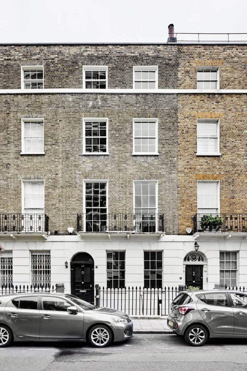 exterior-serene-townhouse-london-kendal-street-regency-architecture-nordroom
