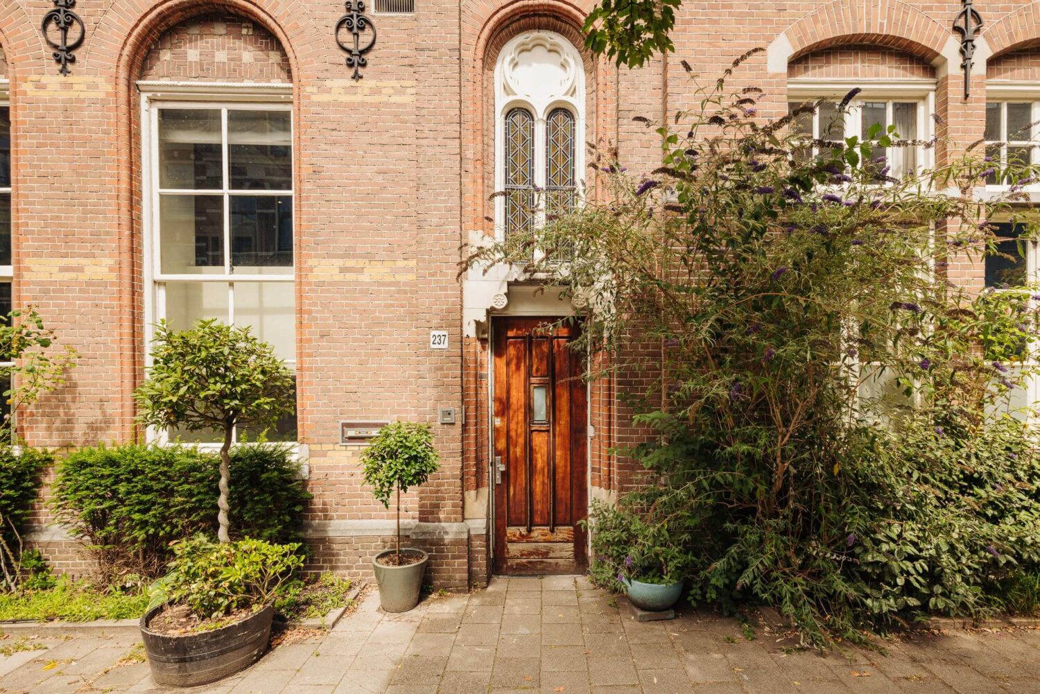 front-door-exterior-arches-school-conversion-amsterdam-nordroom