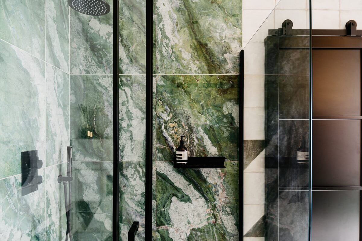 industrial-style-bathroom-green-marble-tiles-nordroom