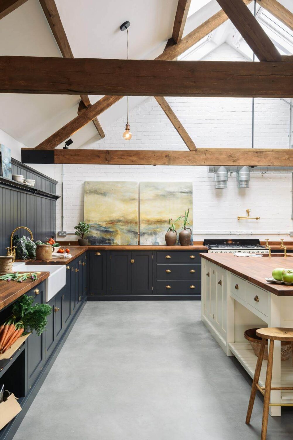 kitchen-concrete-floor-high-ceilings-exposed-beams-nordroom