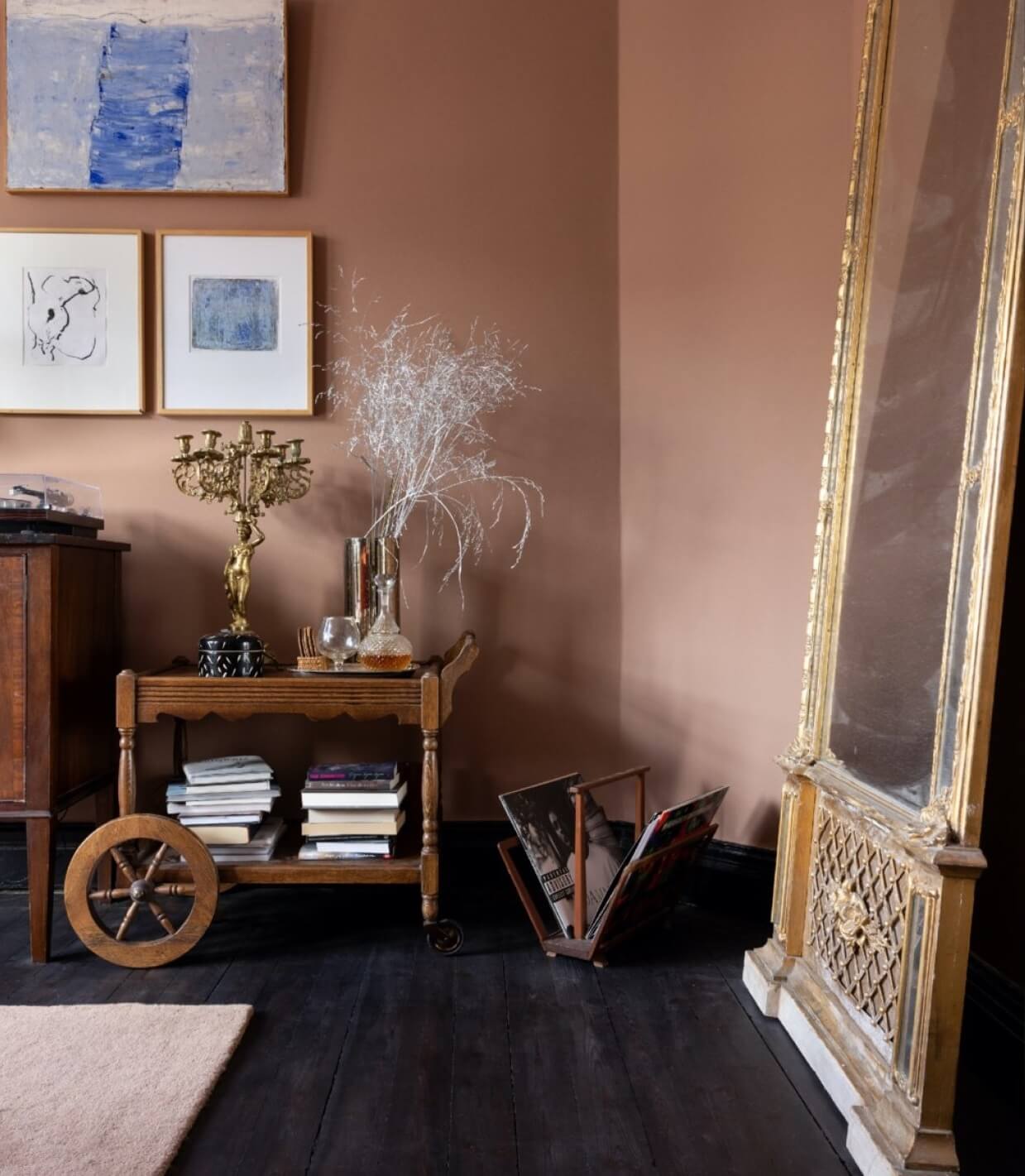 living-room-detail-pink-walls-dark-floor-nordroom