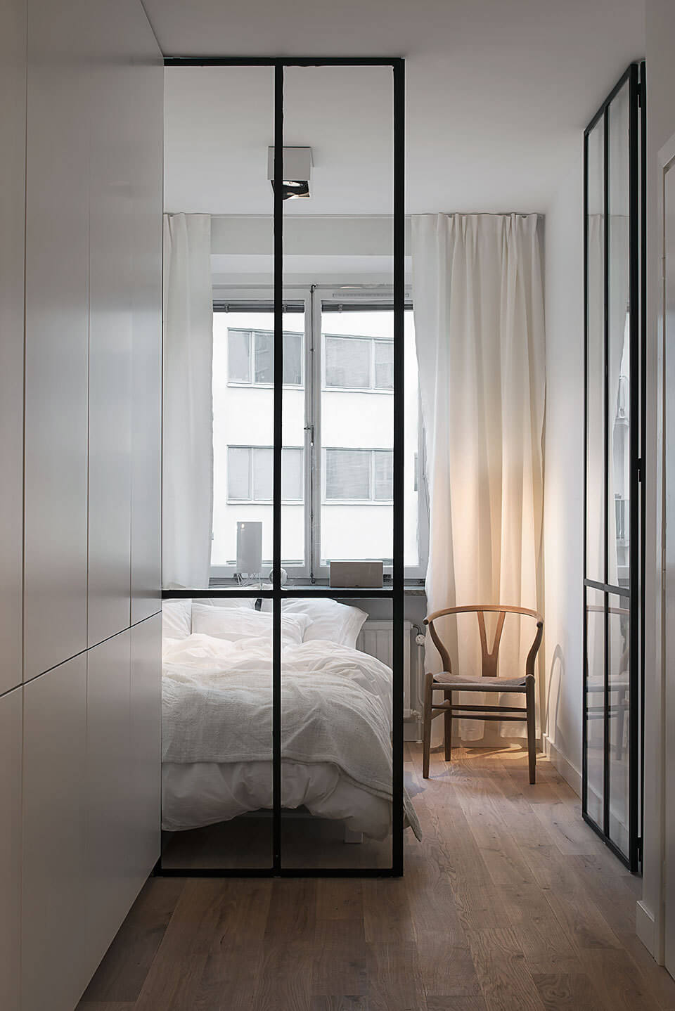 минималистичная-стеклянная-стальная-комната-diivder-nordroom