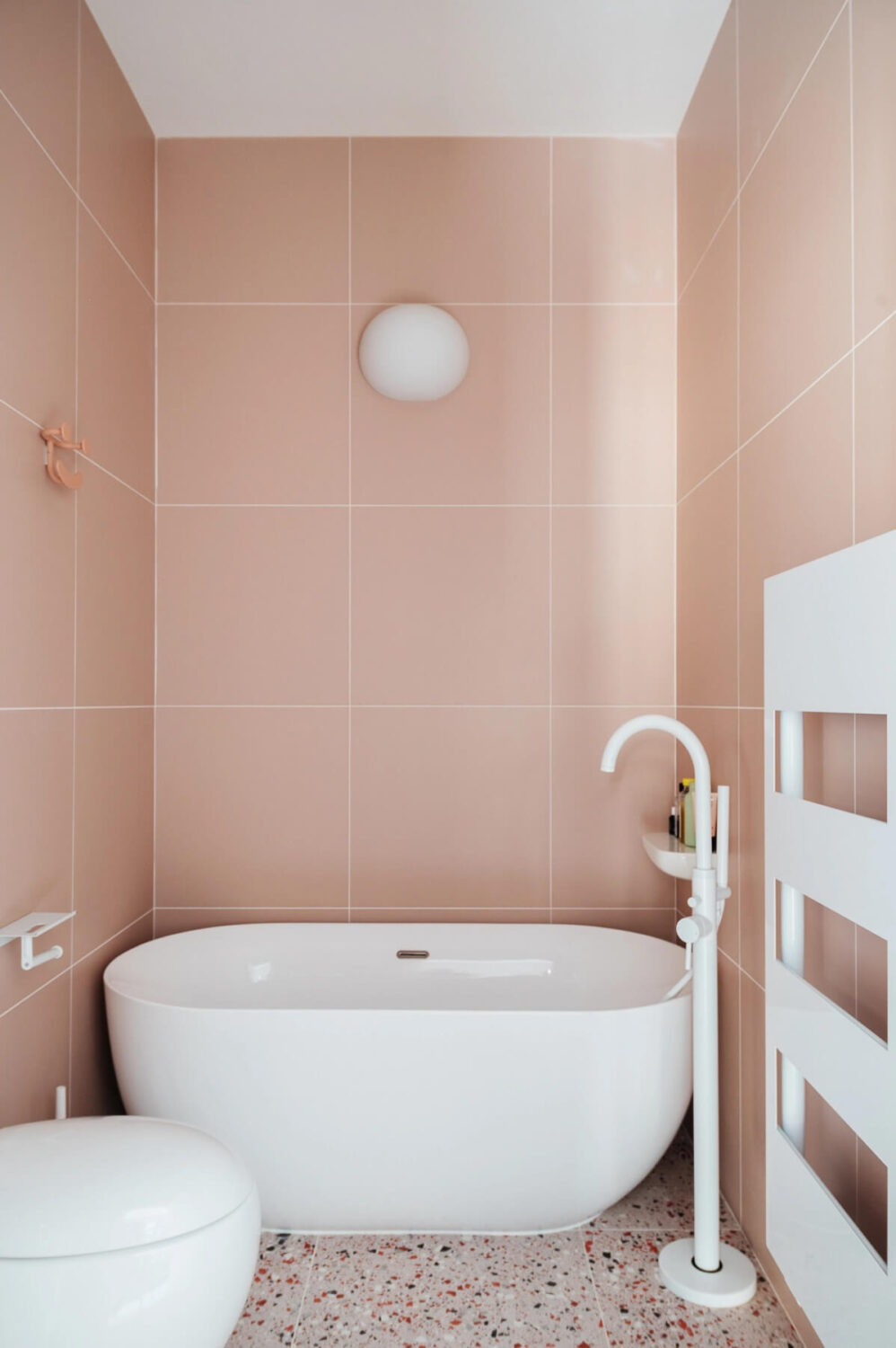 narrow-bathroom-pink-tiles-white-bath-nordroom