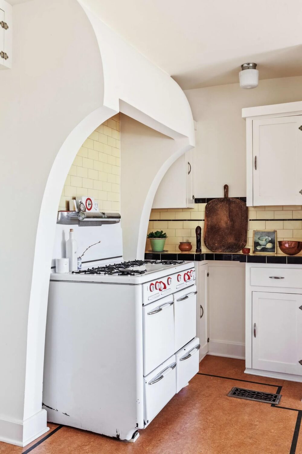 vintage-style-kitchen-spanish-style-home-nordroom