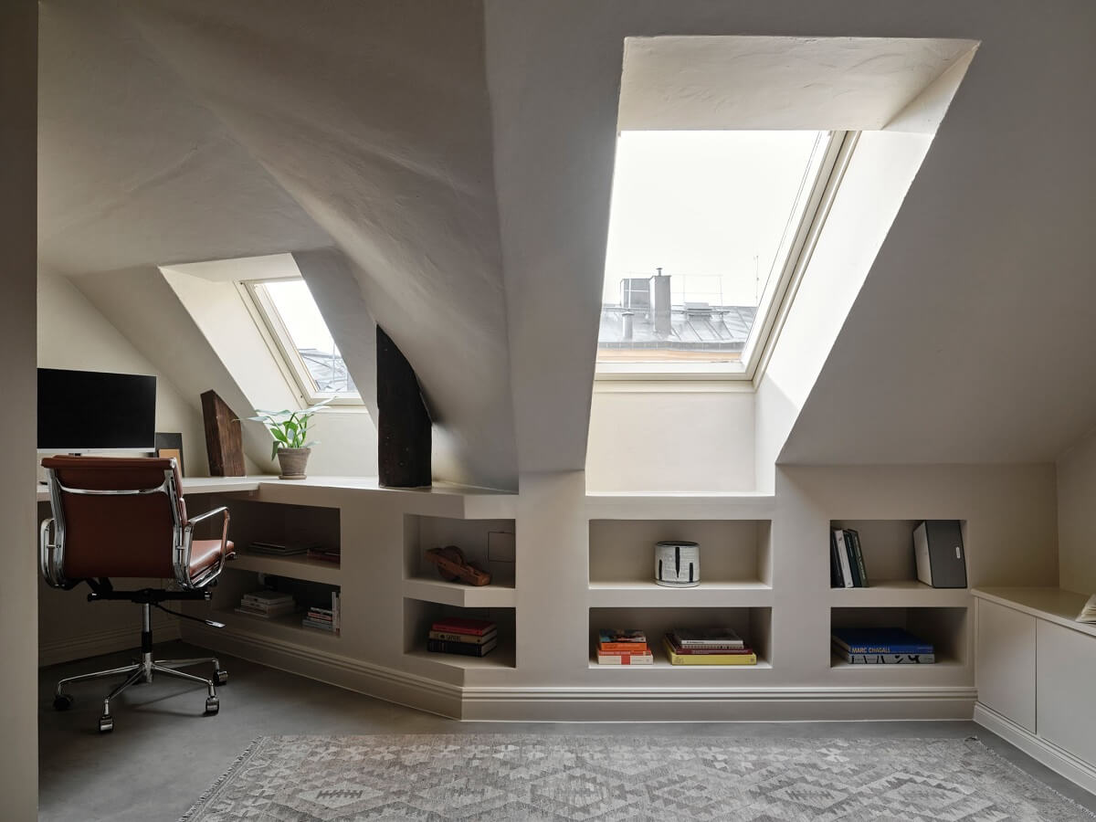 attic-room-sloped-ceiling-home-office-built-in-shelves-nordroom