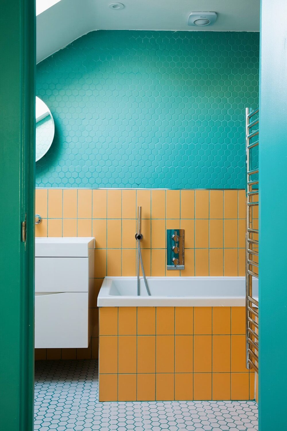 bathroom-green-walls-yellow-tiles-nordroom