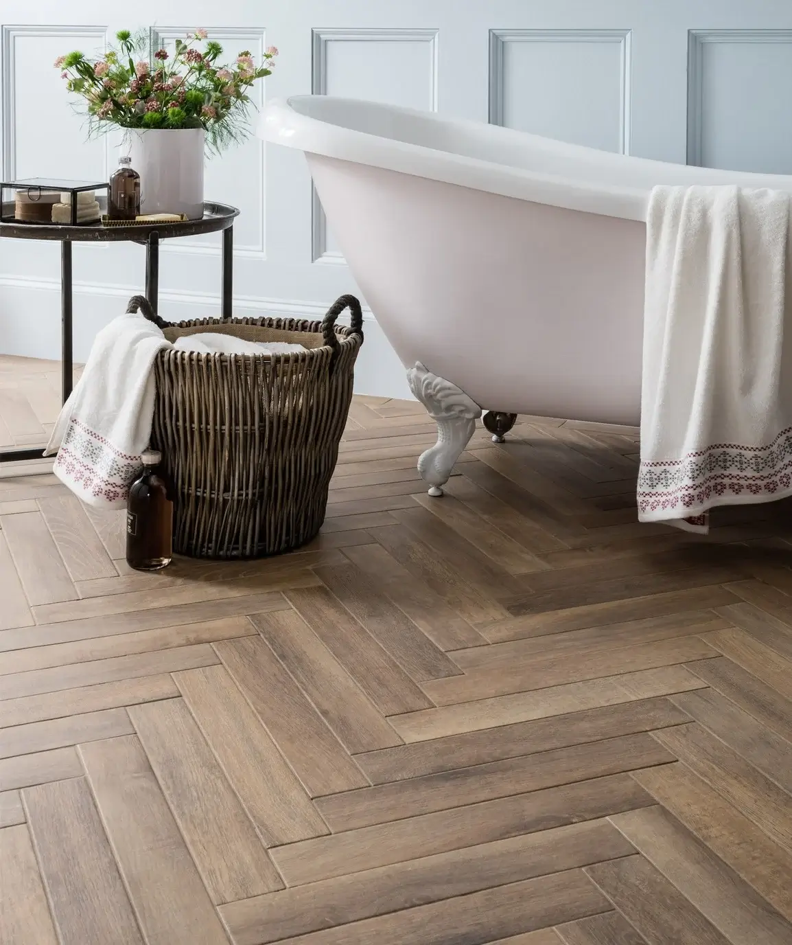 bathroom-oak-tile-floor-herringbone-pattern-nordroom