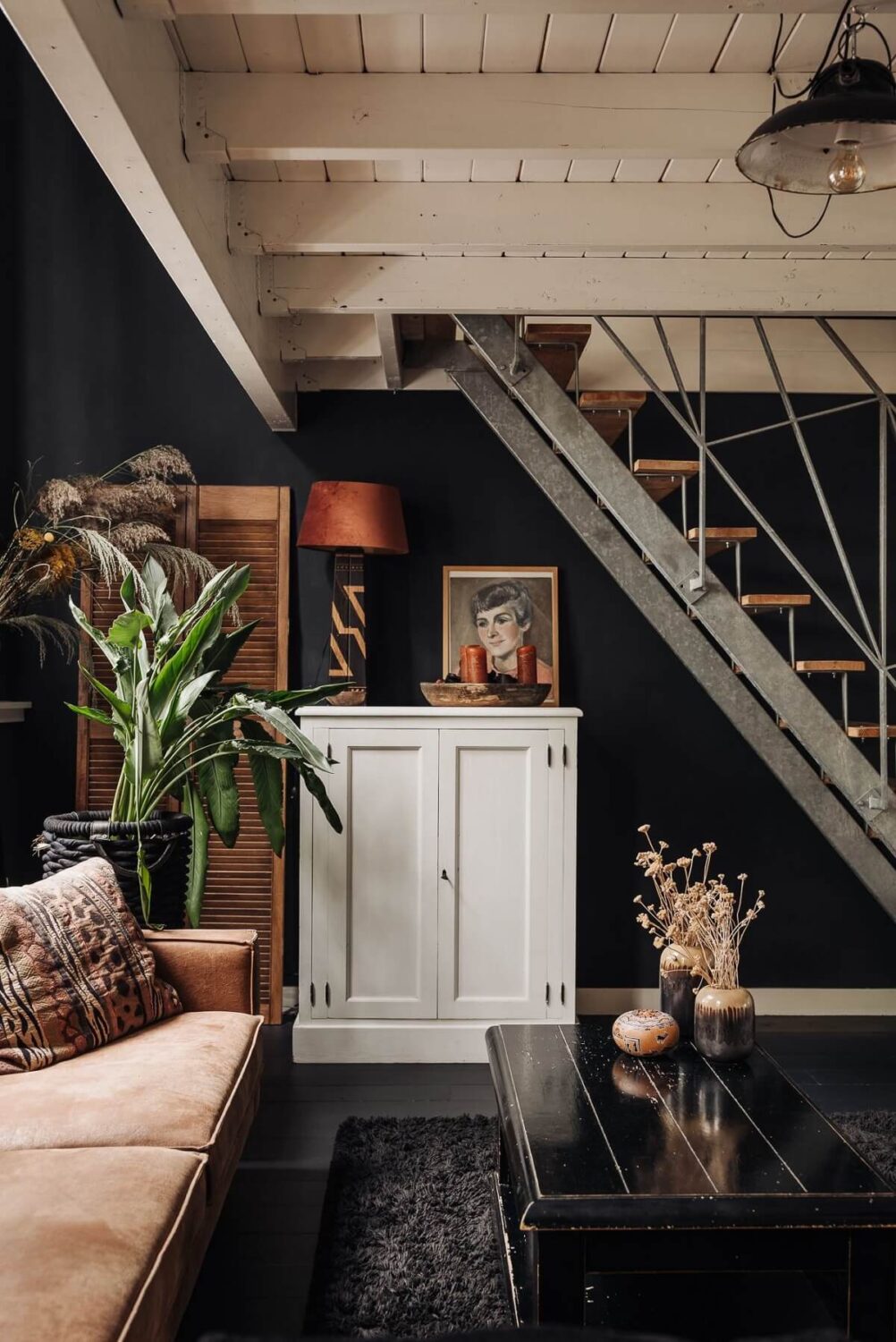 black-living-room-leather-sofa-nordroom