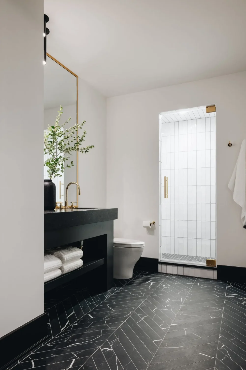 black-white-bathroom-marble-floor-tiles-chevron-pattern-nordroom