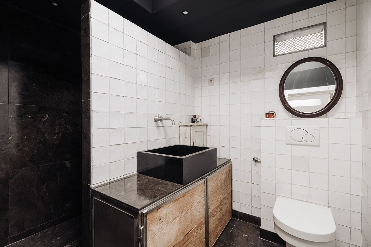 black-white-bathroom-townhouse-nordroom