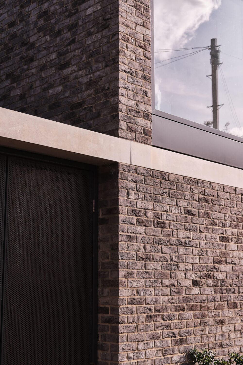exterior-bricks-gate-modern-london-home-nordroom
