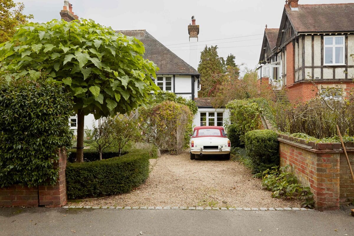 front-facade-driveway-english-cottage-nordroom