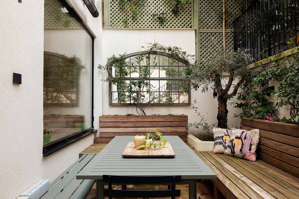 garden-dining-area-colorful-family-home-london-nordroom