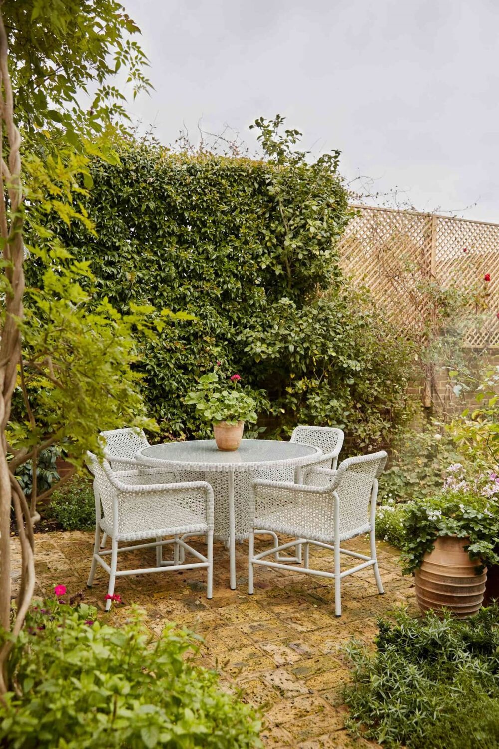 garden-dining-table-english-cottage-nordroom