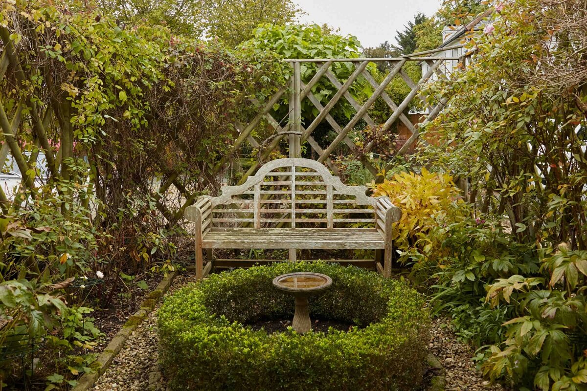 garden-seating-cottage-english-countryside-nordroom